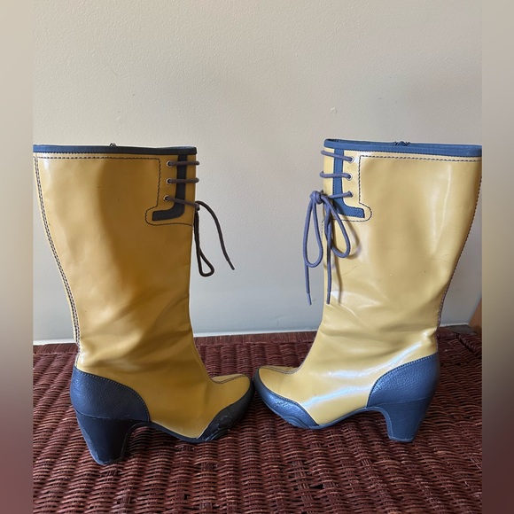 Dr. Sholl’s Yellow and Grey tie and zip up heeled rainboot - Picture 3 of 3